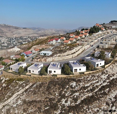 שורת בתים חד משפחתיים צמודי קרקע